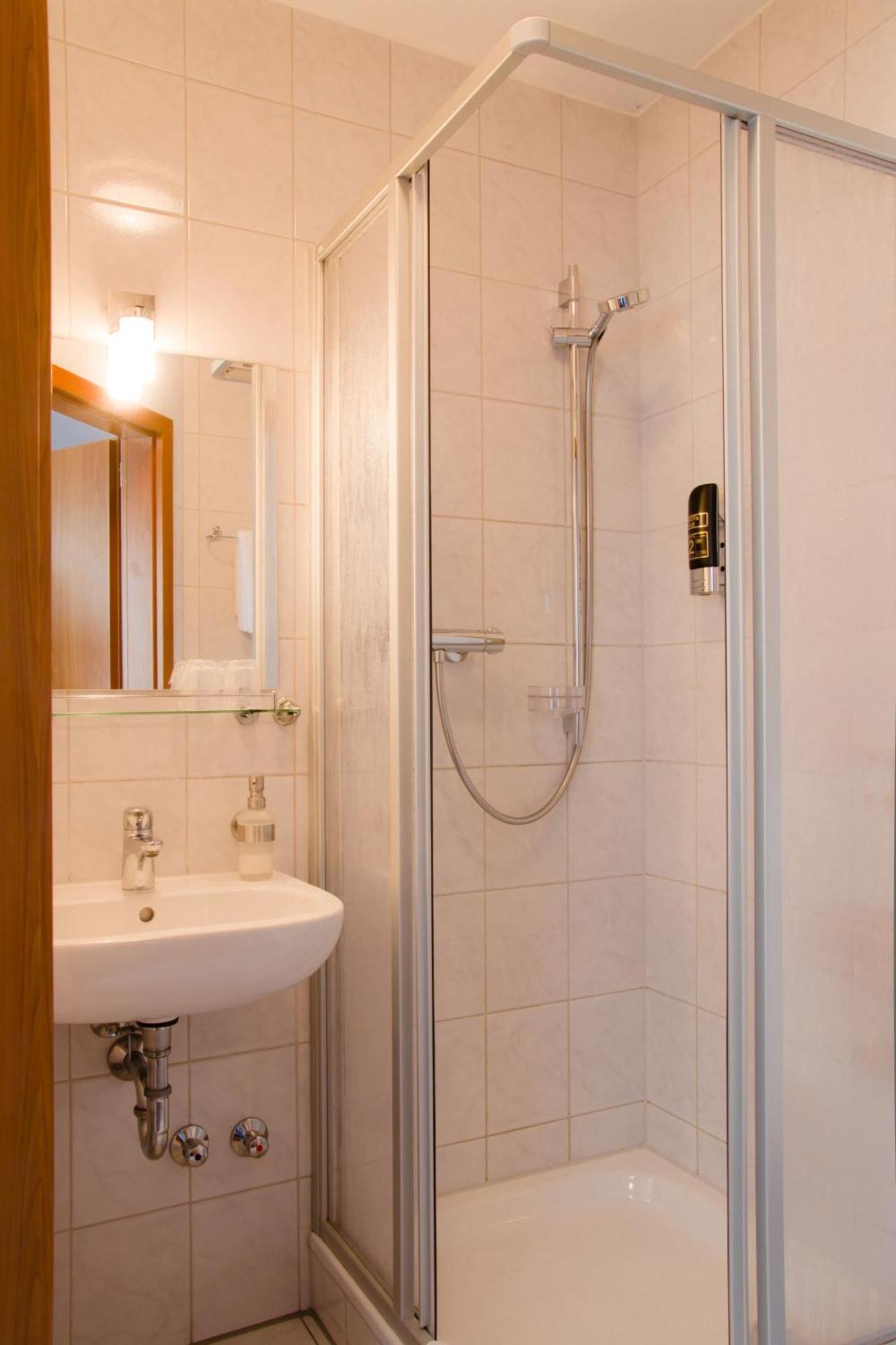 Gaestehaus Zur Kurve Цирндорф Номер фото