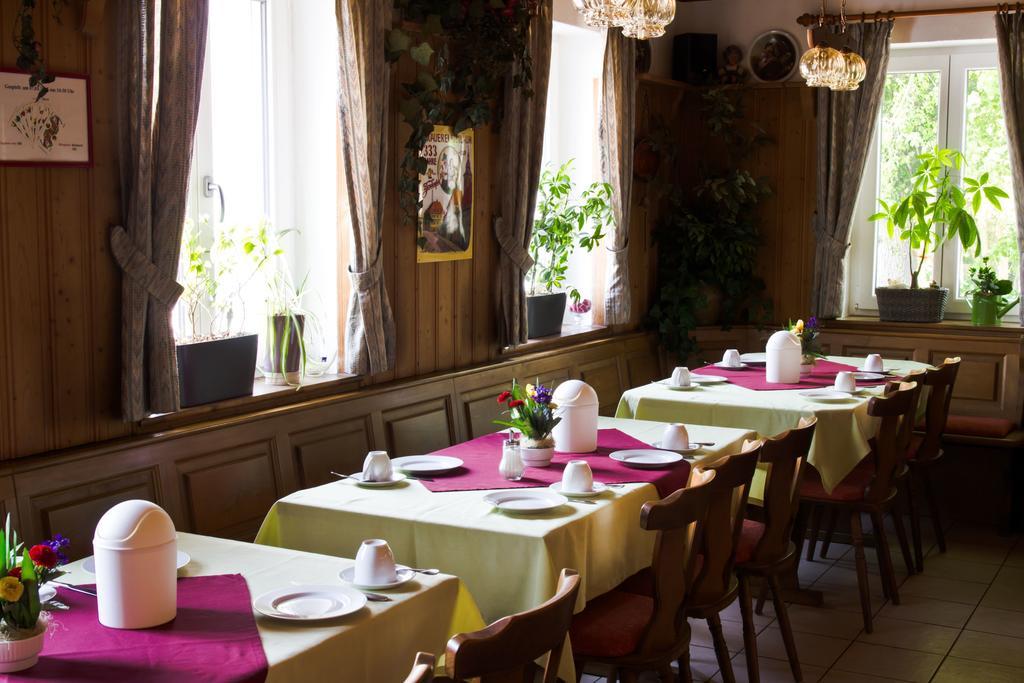 Gaestehaus Zur Kurve Цирндорф Экстерьер фото