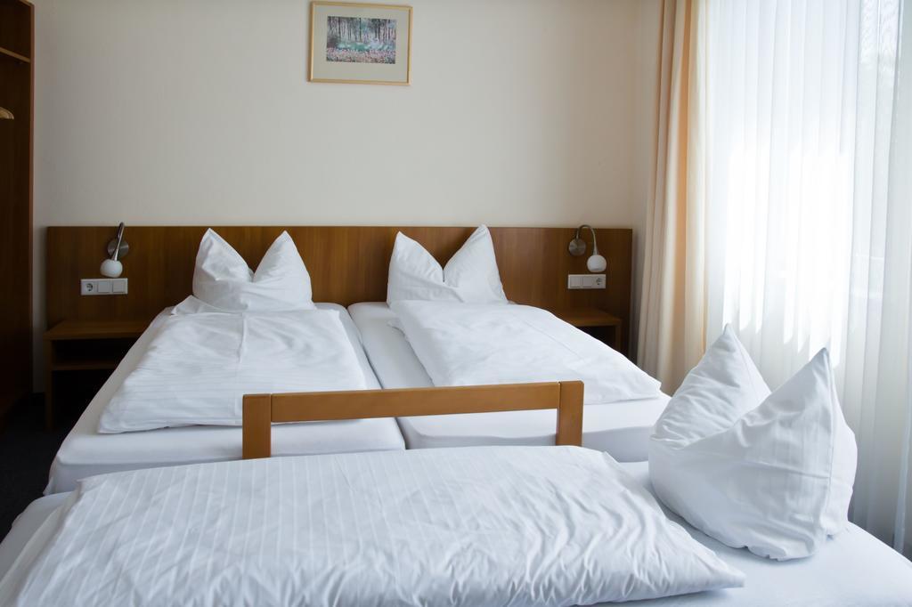 Gaestehaus Zur Kurve Цирндорф Номер фото